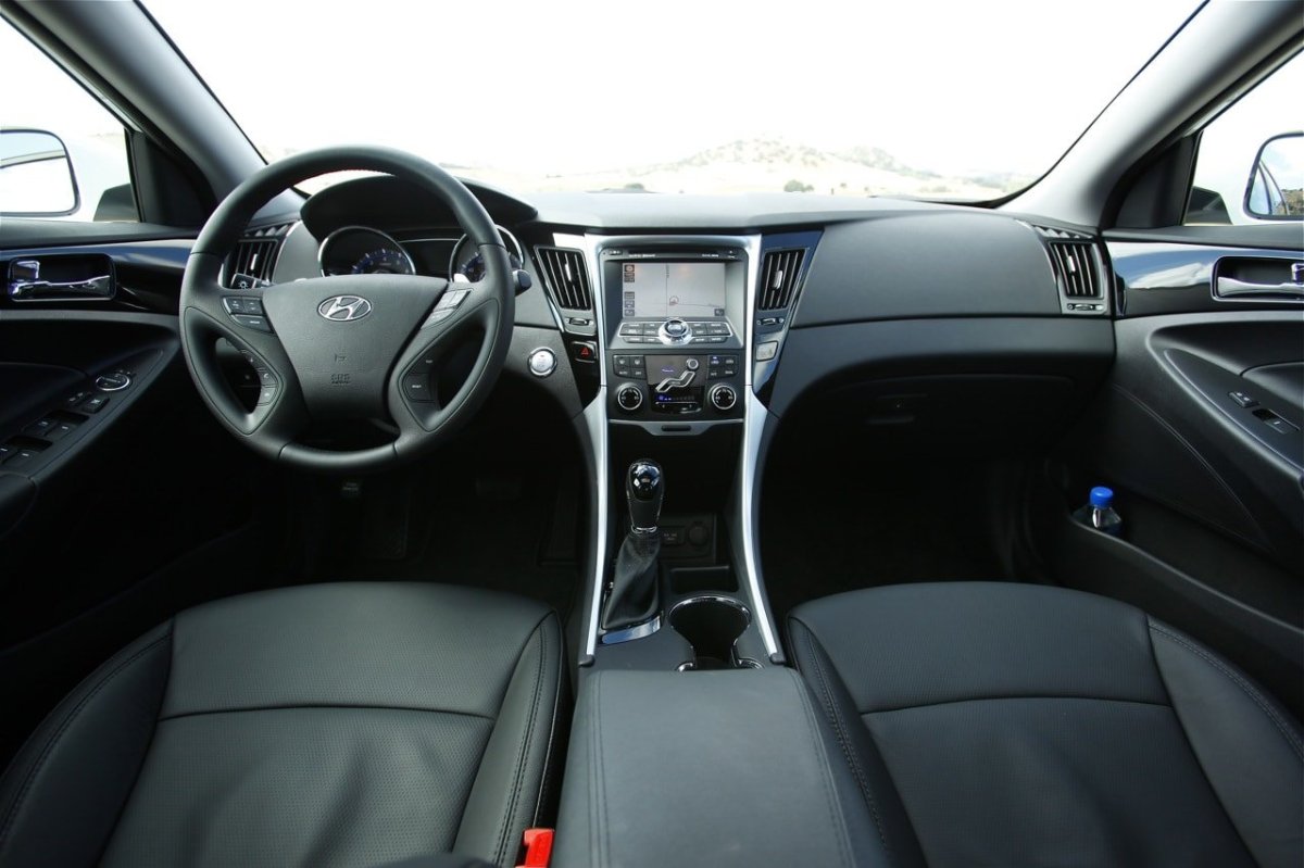 Хендай Соната 2012 года салон