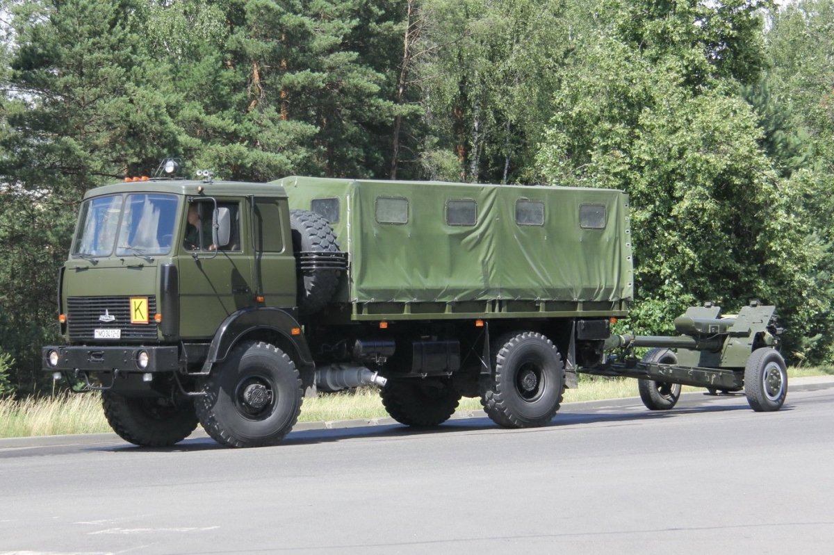 МАЗ военный тягач 537
