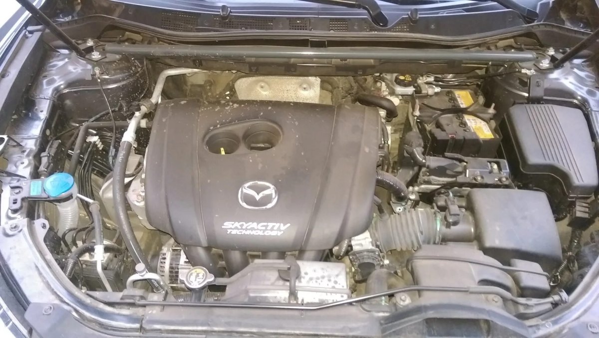Подкапотное пространство Мазда 5