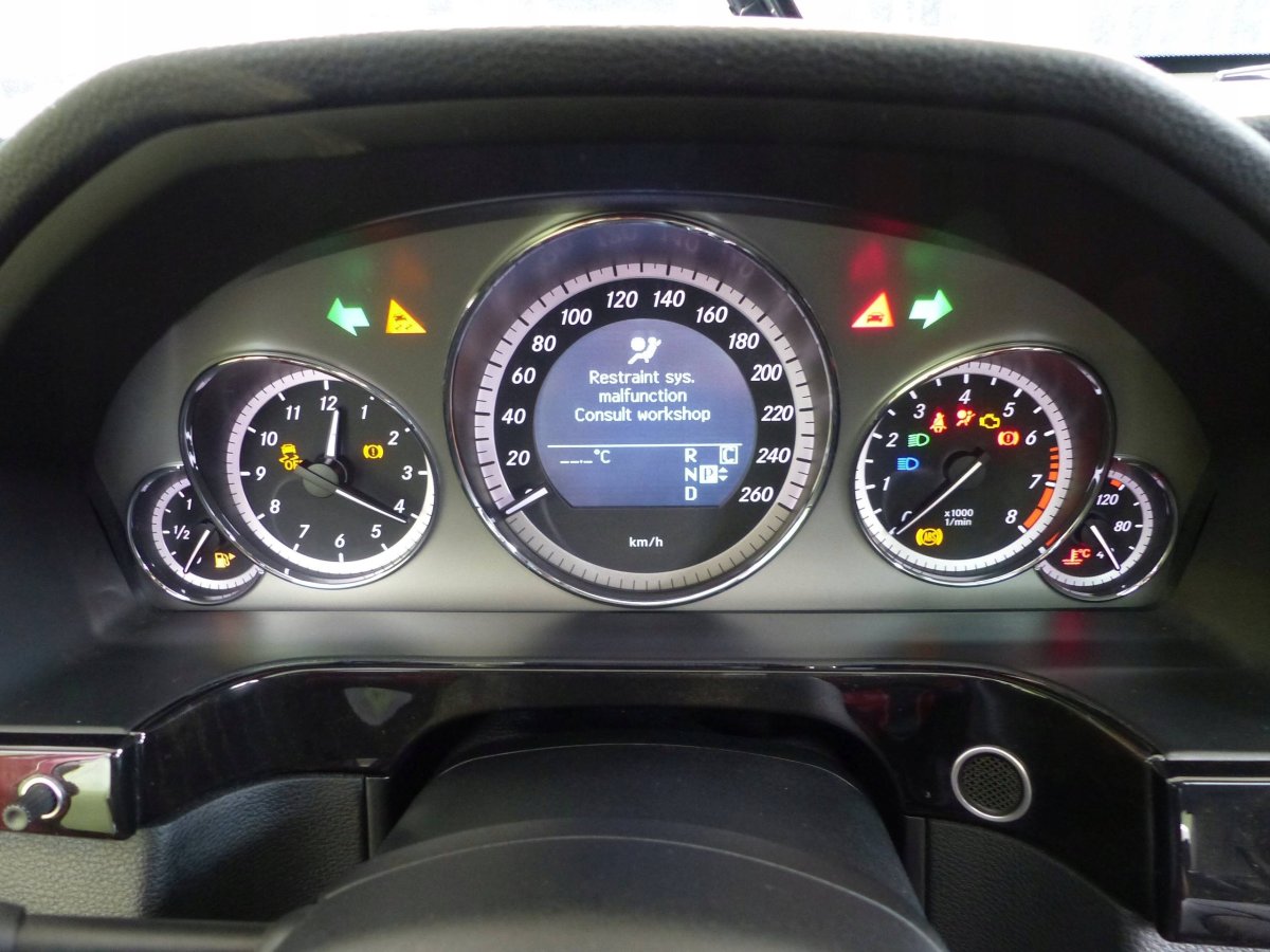 Приборная панель Мерседес w212