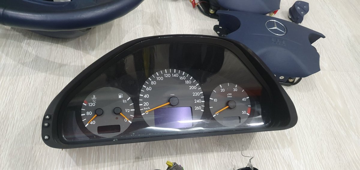 Панель приборов Мерседес w210