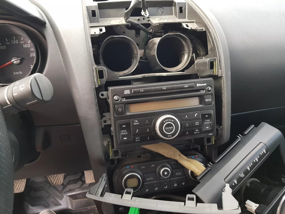 Nissan Qashqai 2007 магнитола штатная