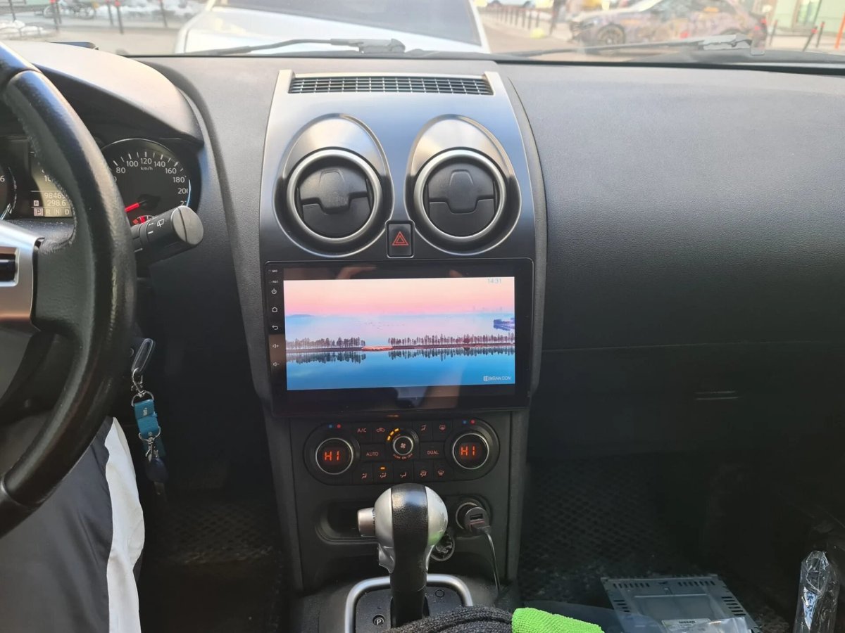 Панель кашкая с магнитолой сверху