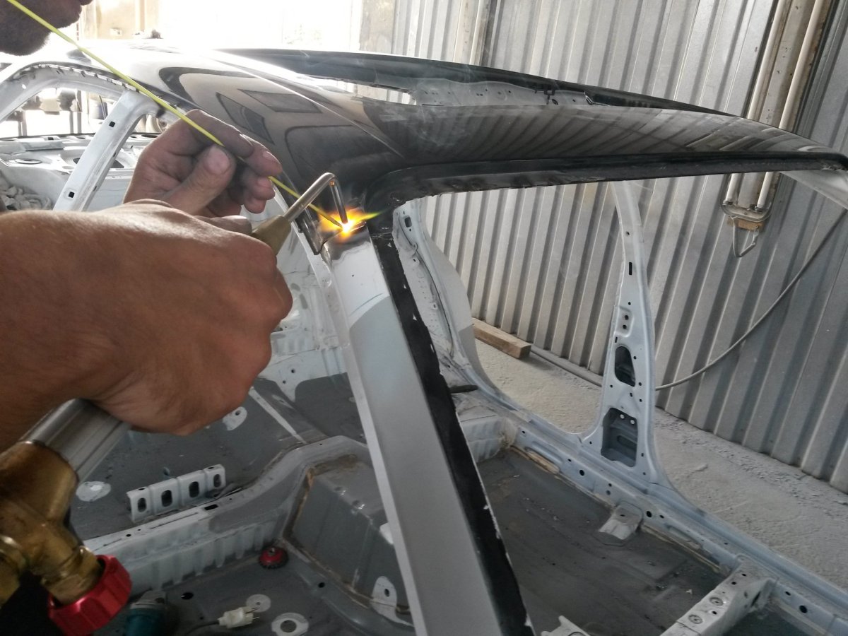 Стойки крыши автомобиля