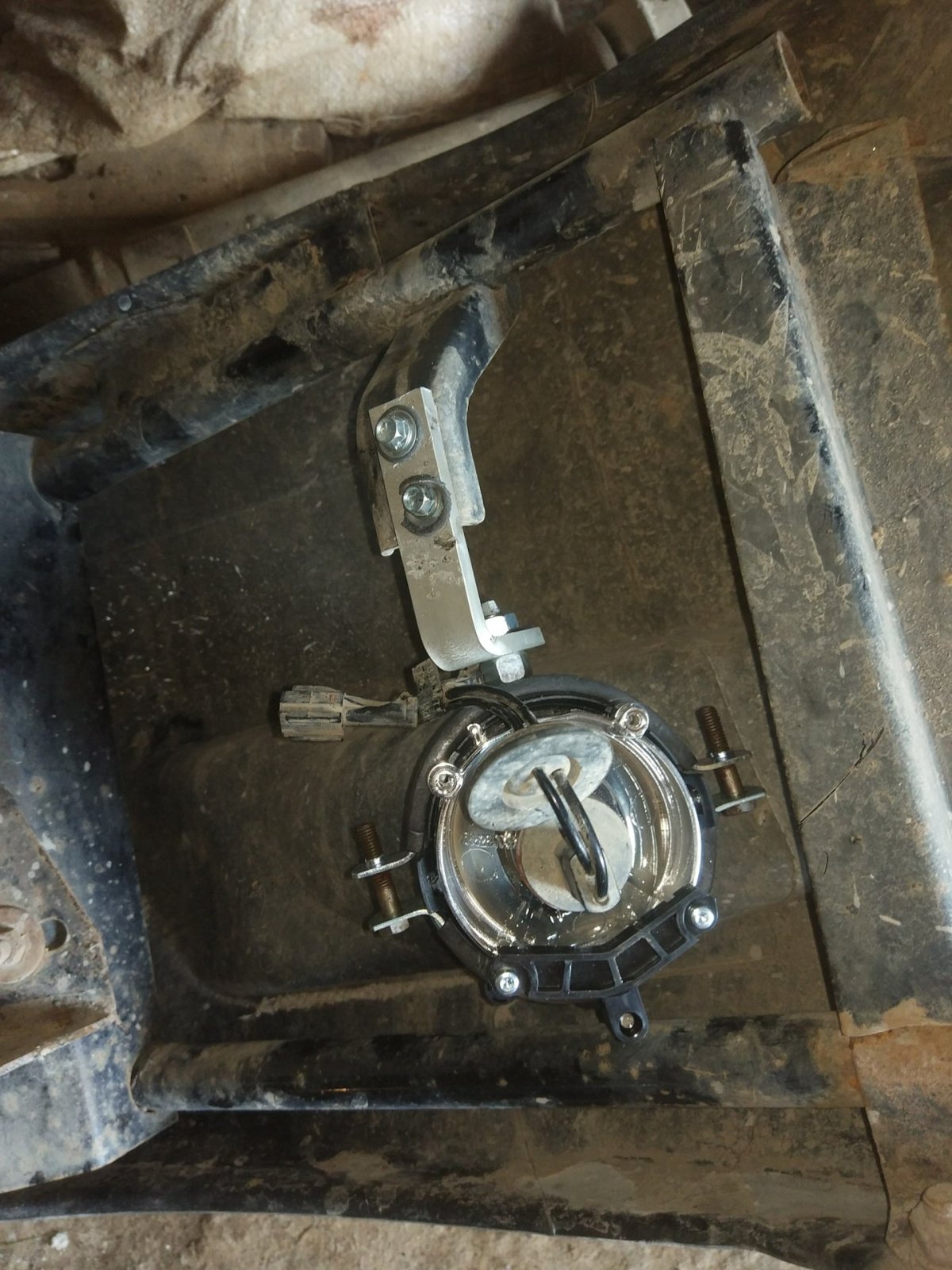 Крепление противотуманки на УАЗ Патриот 2007 года