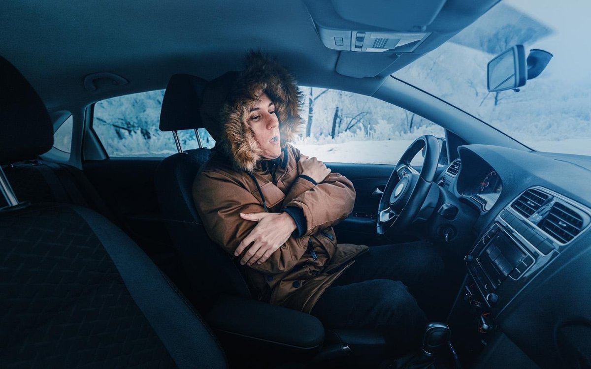 Холодно в машине