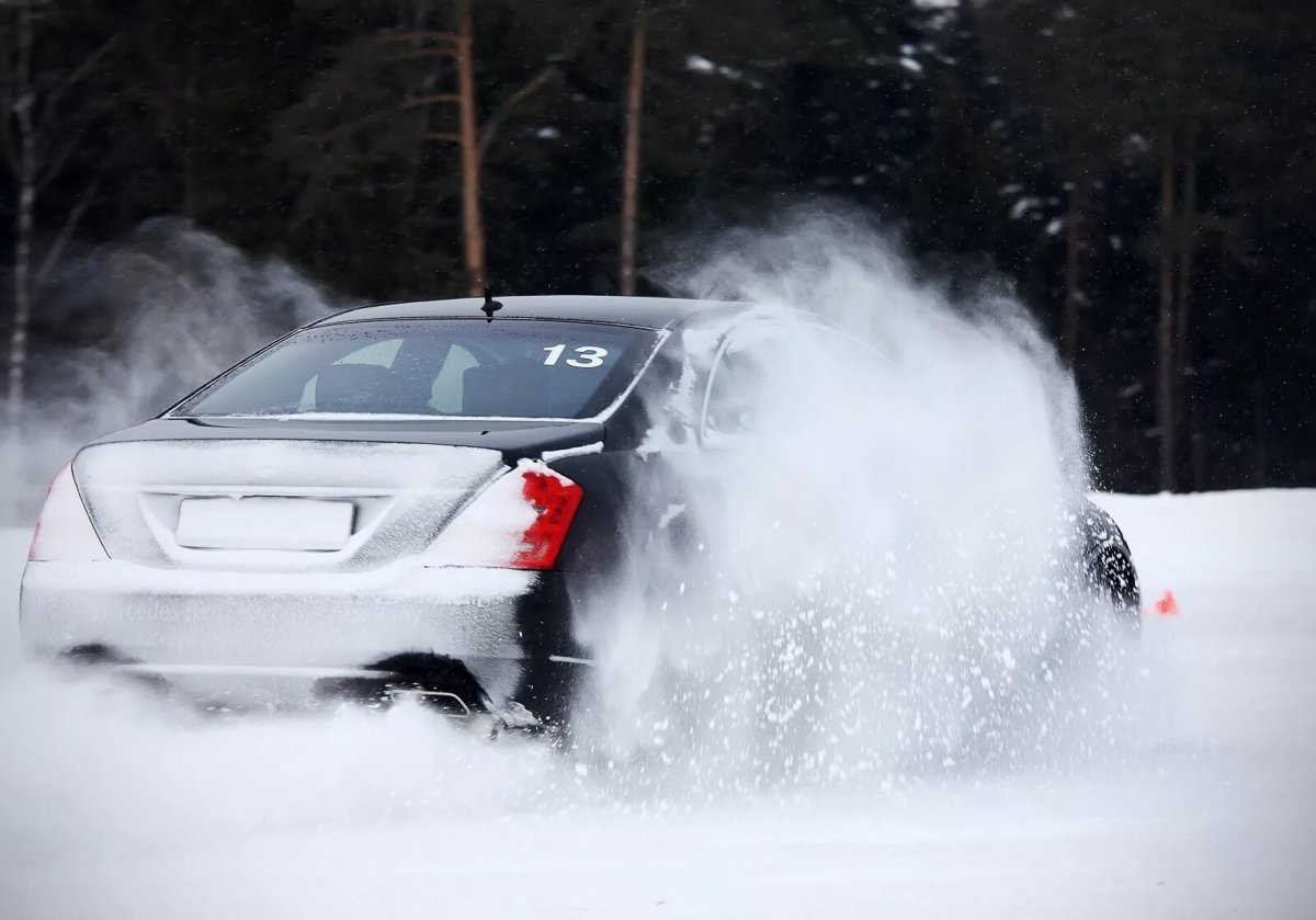 Машина зимой