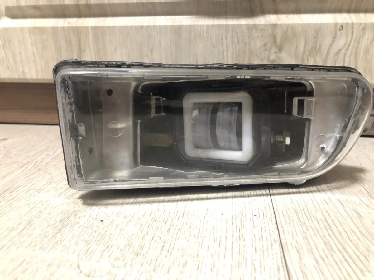 Гладкие стекла на фары Ауди 100 с4