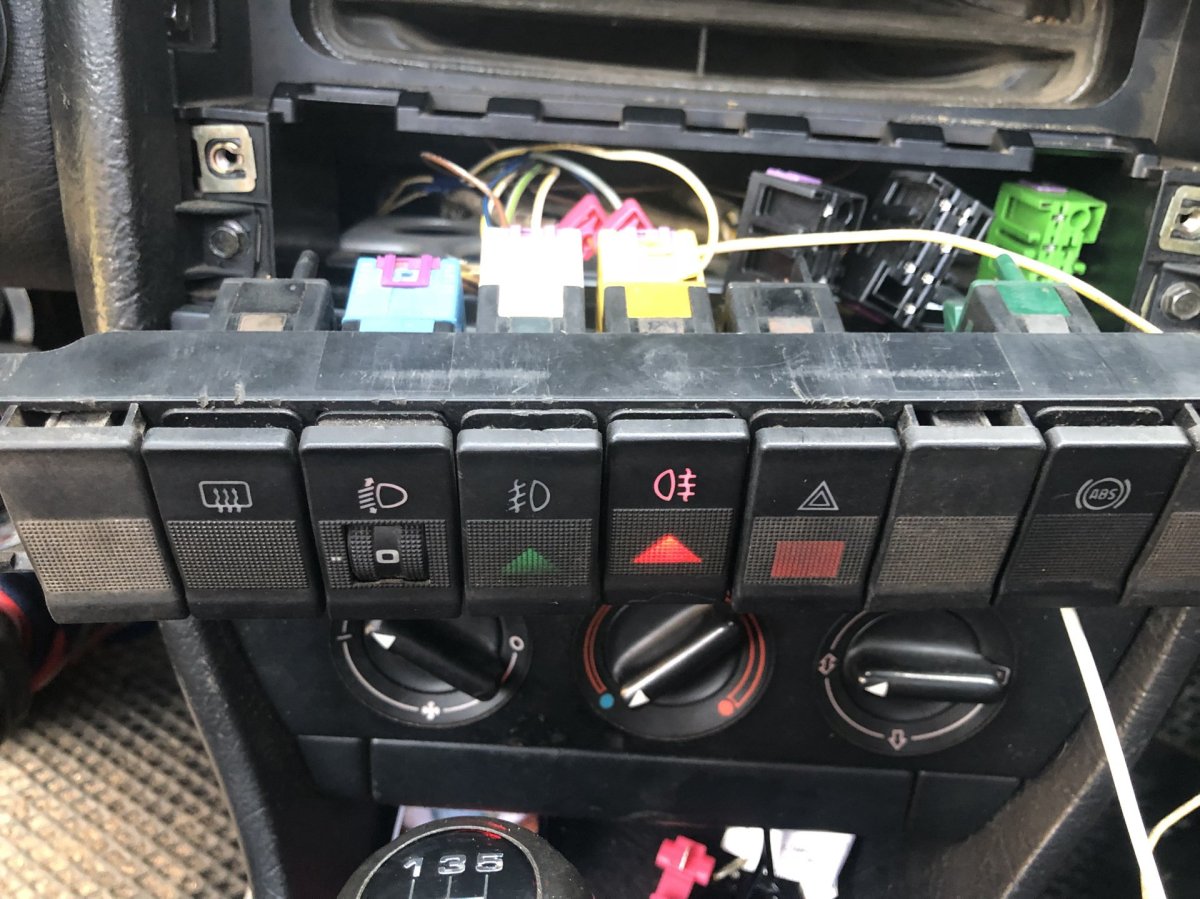 Кнопка включения/передних ПТФ Ауди 80