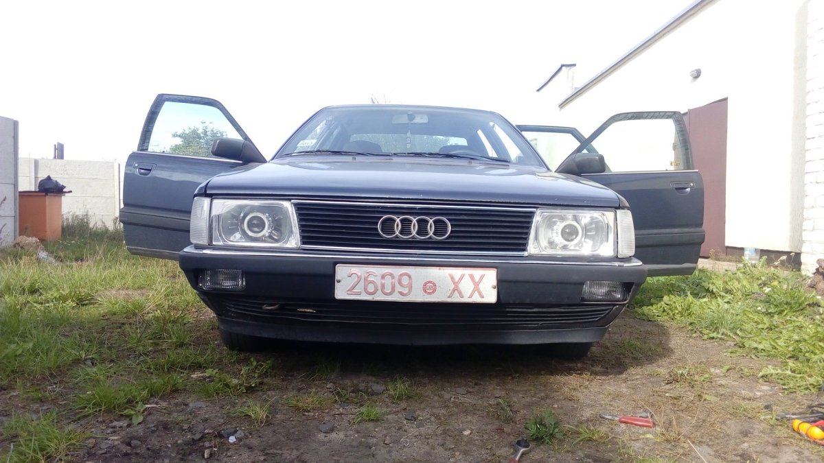 Линзы на Ауди 100 с3