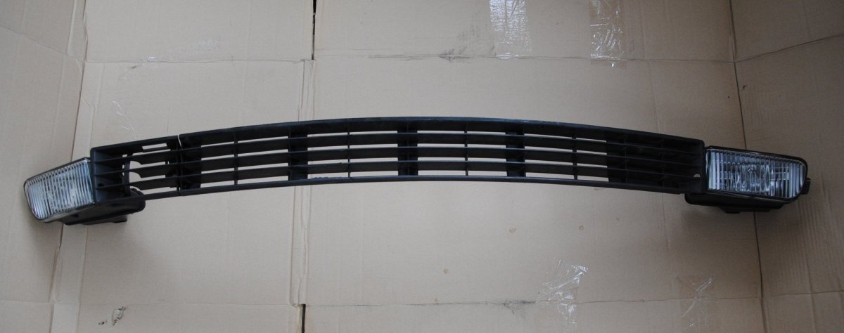 Нижняя решетка бампера Ауди 100 с4