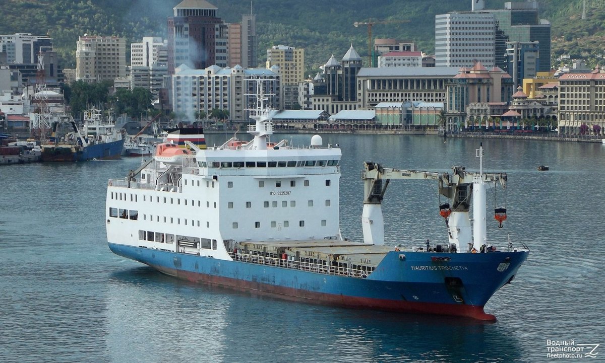 Адмирал Невельской судно