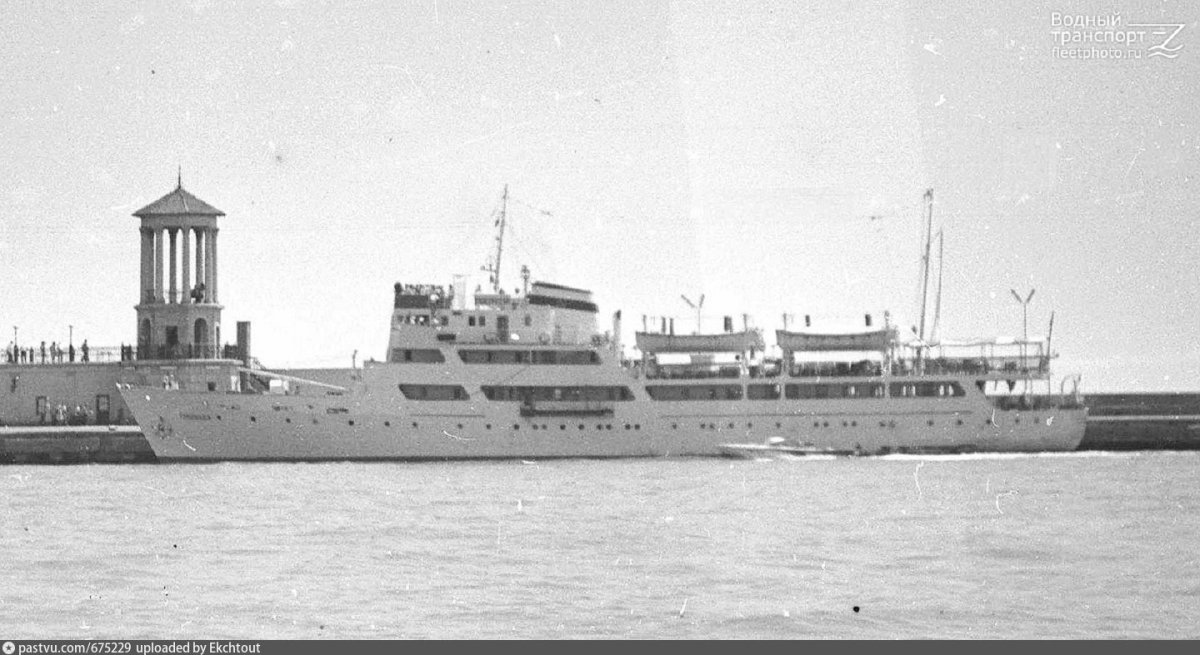 Теплоход Пицунда