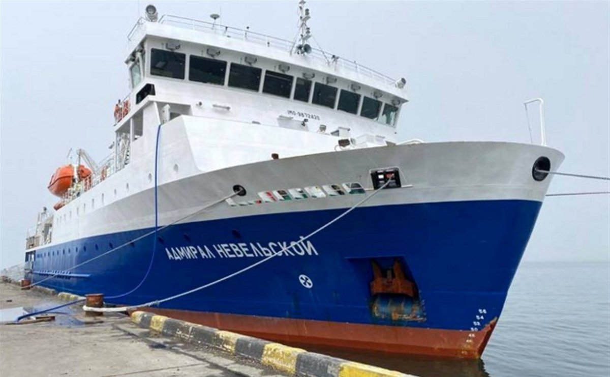 Адмирал Невельской теплоход