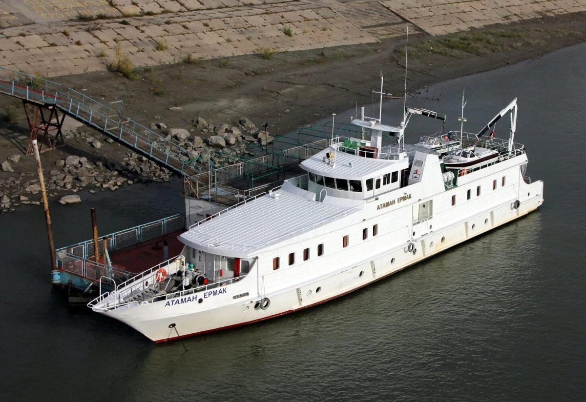 Атаман Ермак теплоход