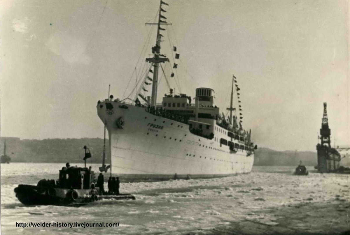 Теплоход Грузия СССР