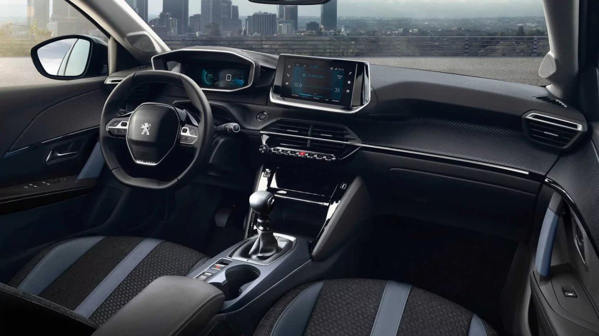 Peugeot 208 2020 салон