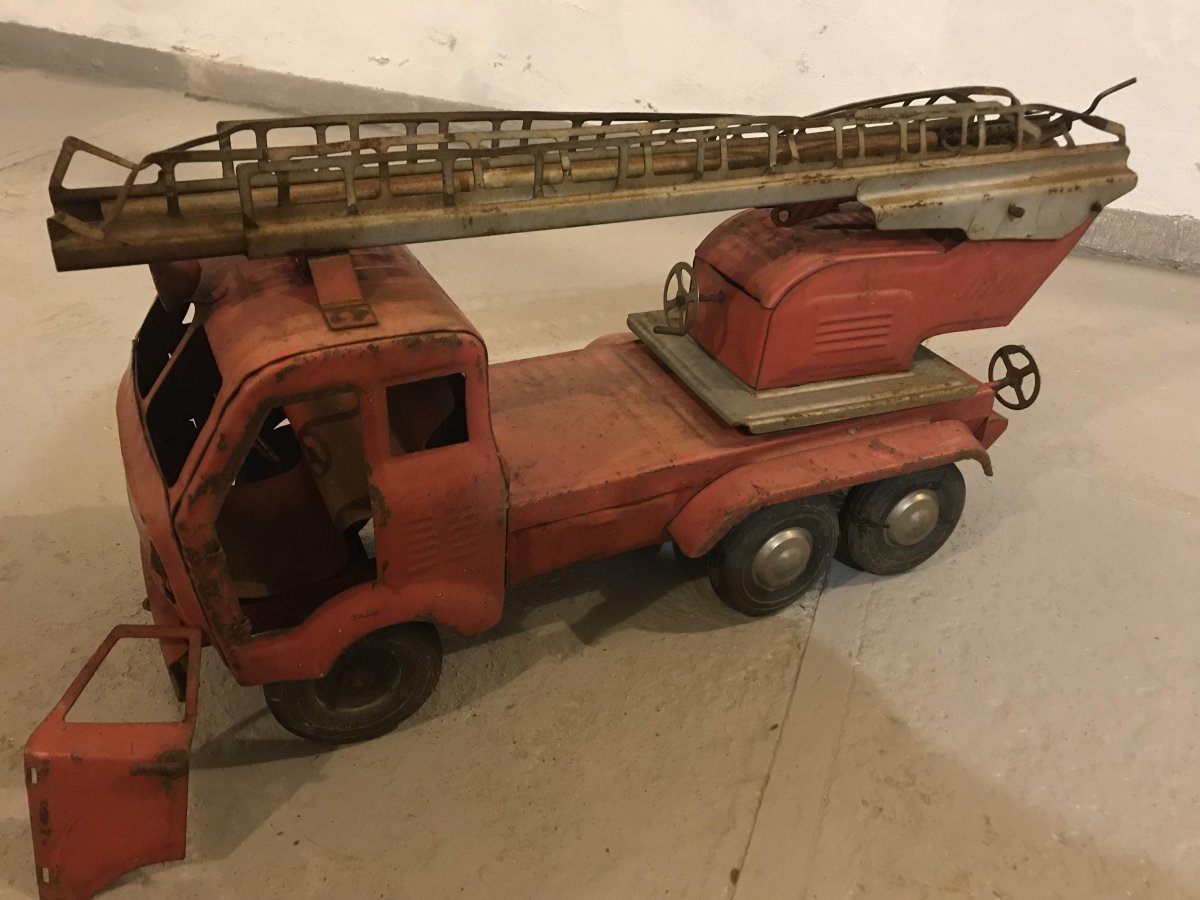 Советские игрушки пожарная машина