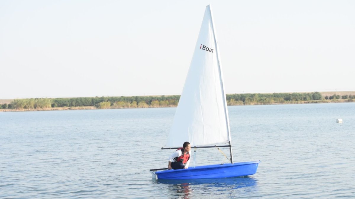 Маленькие парусные лодки