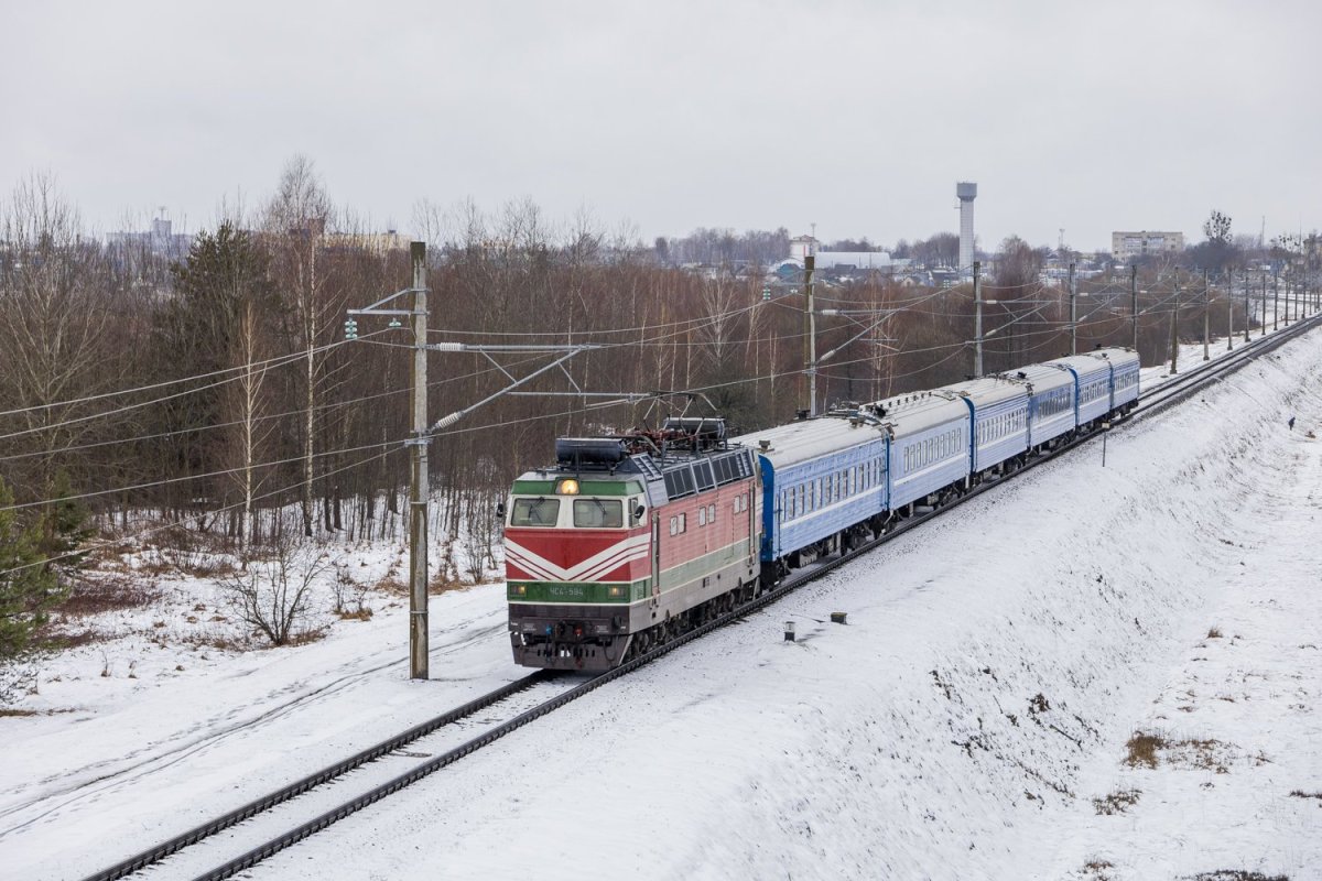 Пригородный поезд