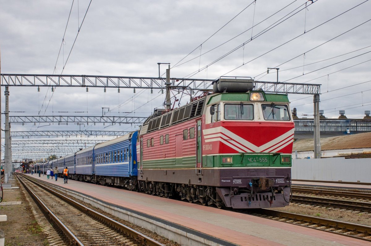 Локомотив поезд