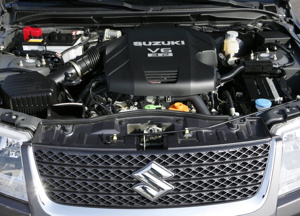 Suzuki Grand Vitara 2007 под капотом