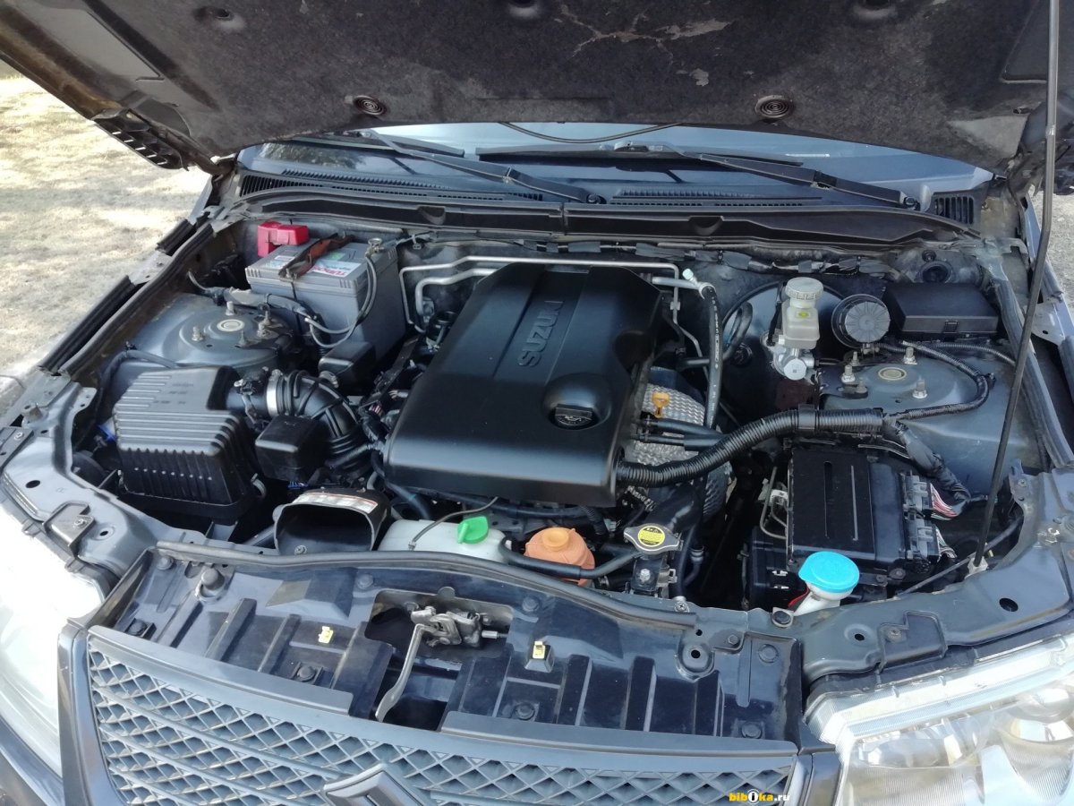 Моторный отсек Гранд Витара 2.0