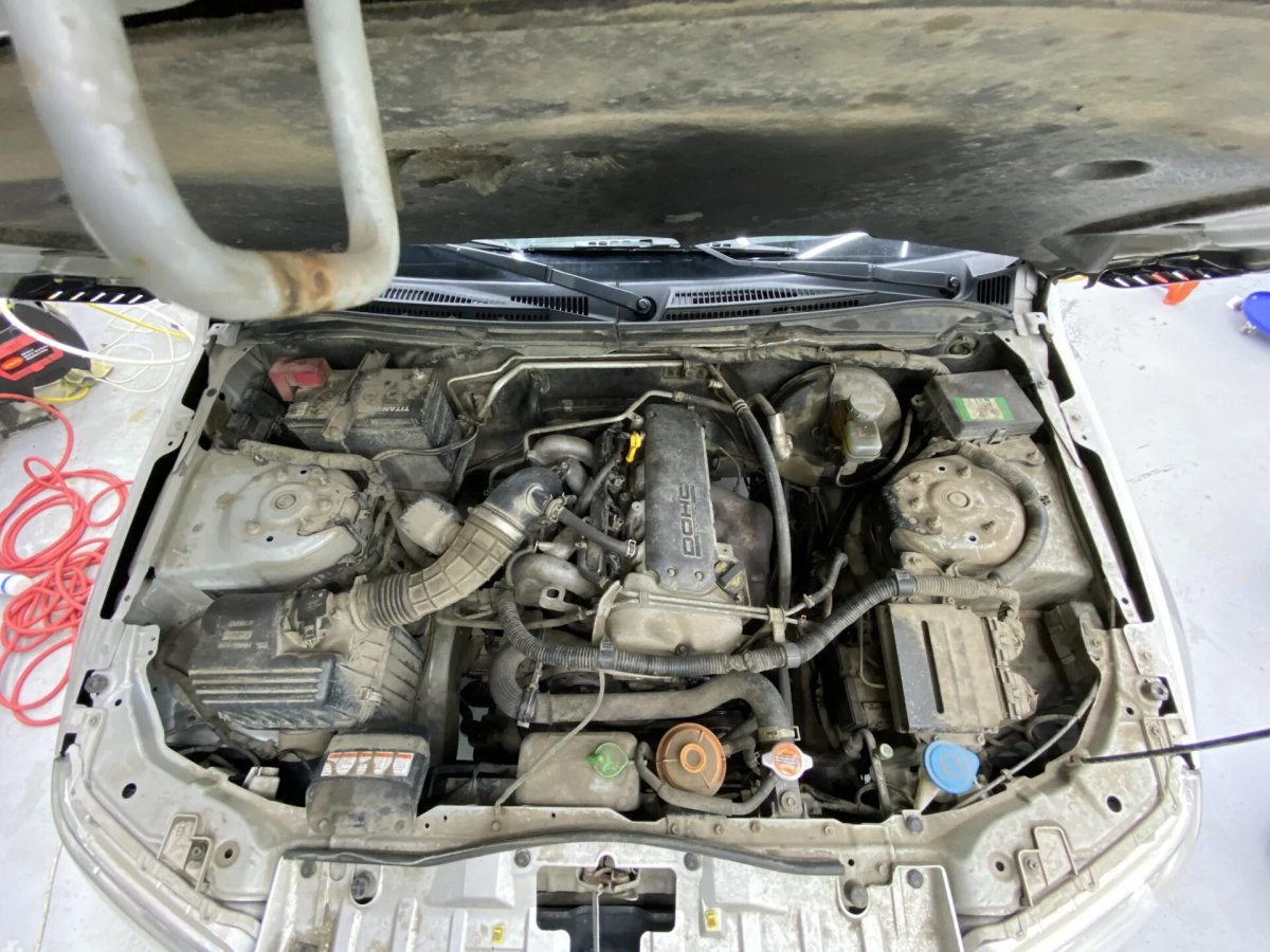 Подкапотное пространство Сузуки Гранд Витара 2.0