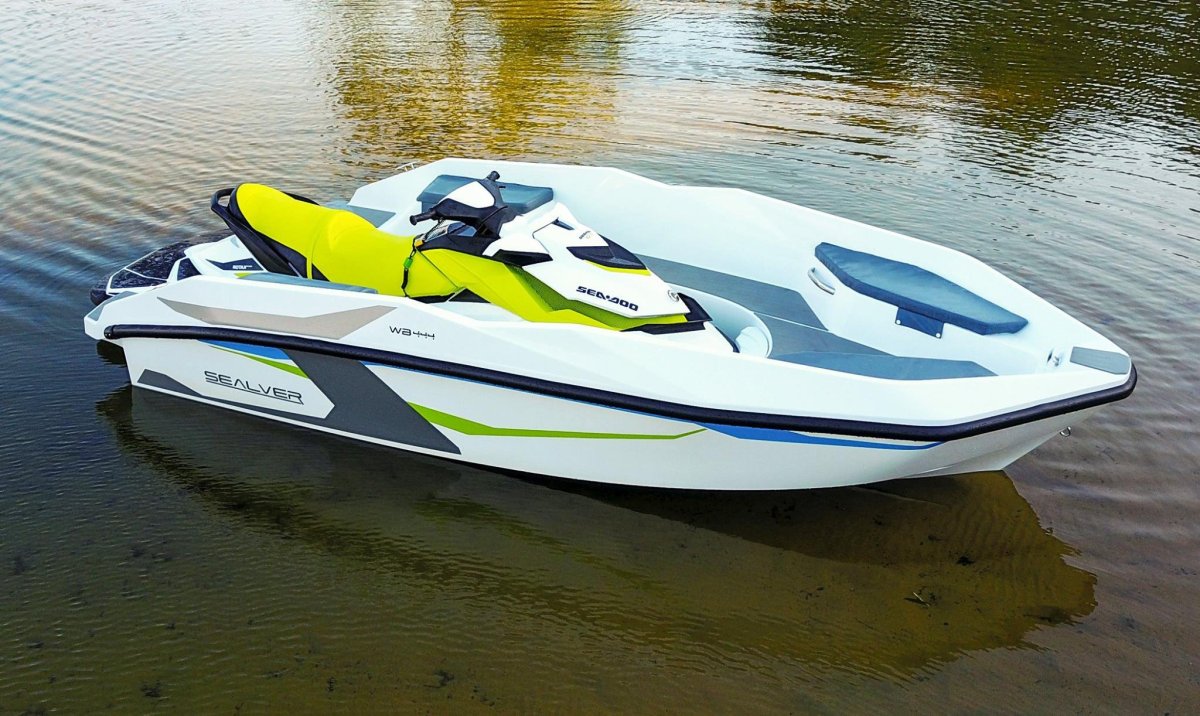 Лодка для гидроцикла BRP