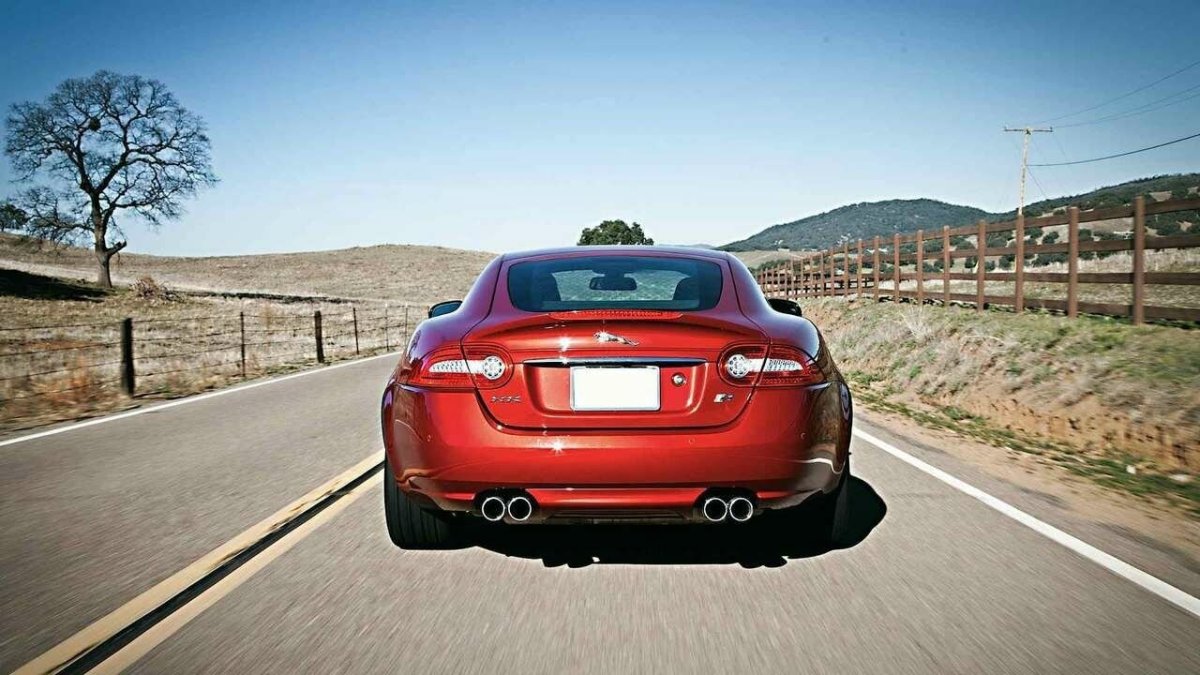 Jaguar XKR сзади