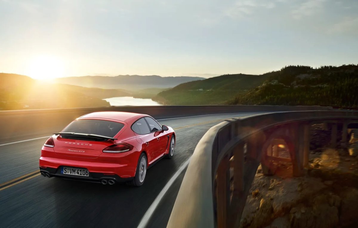 Порше Панамера GTS 2015