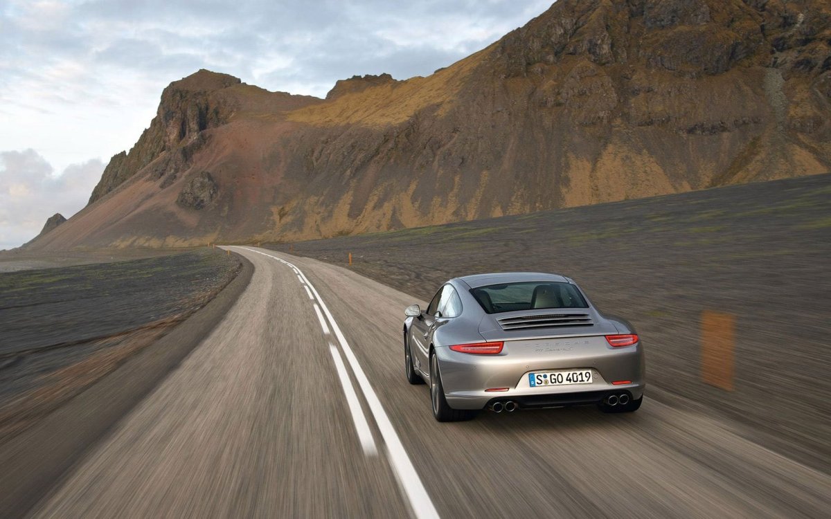 Порше 911 в горах