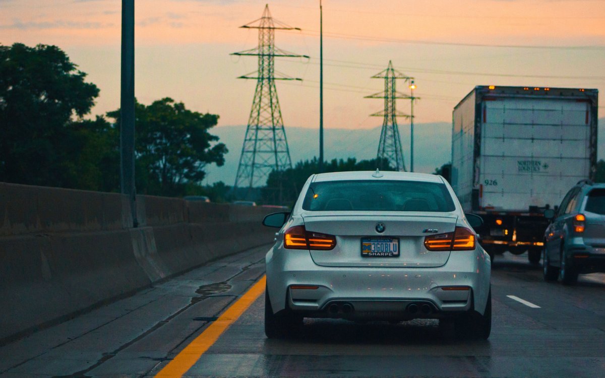 Трасса с машинами