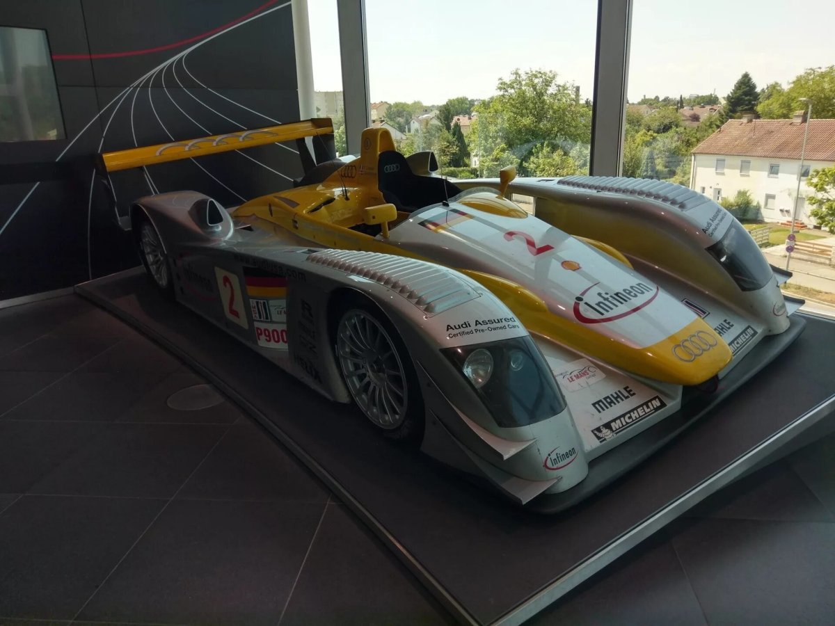 Спортпрототип Porsche 952