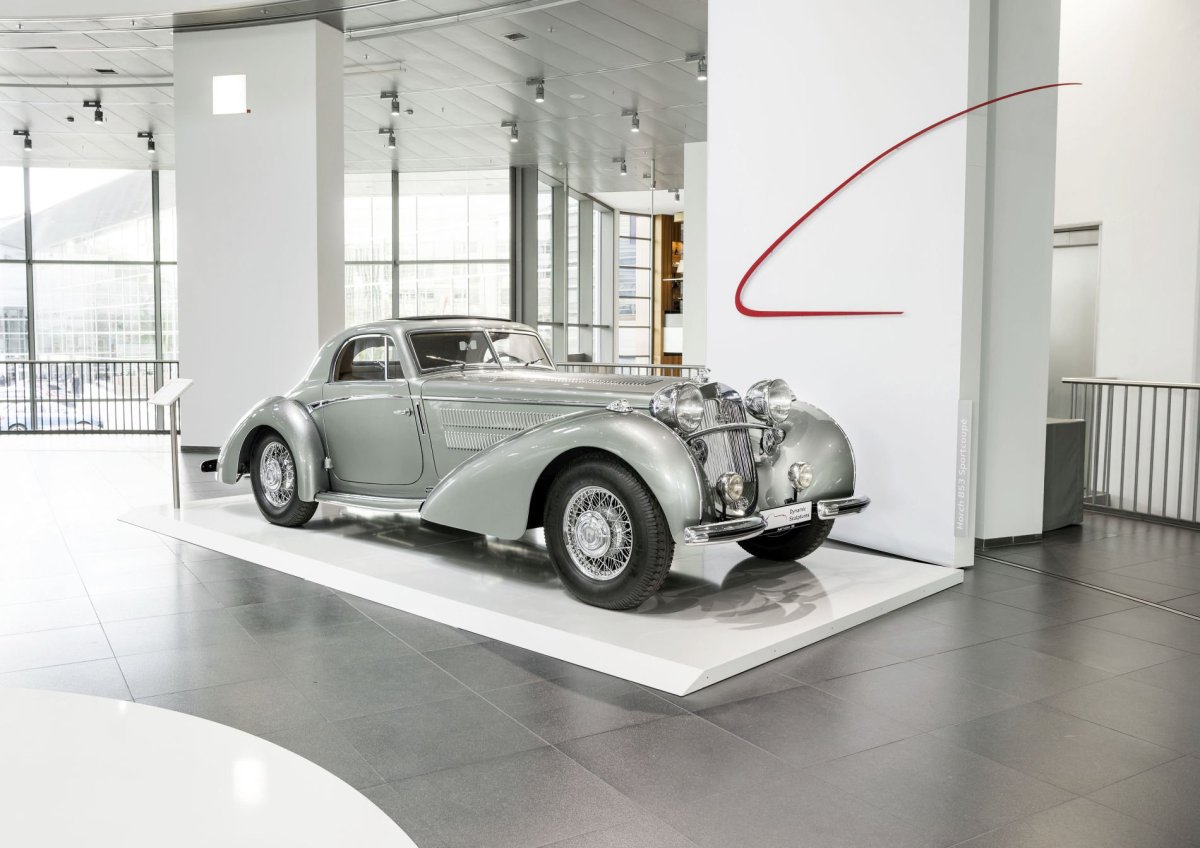 Ауди Хорьх 2023