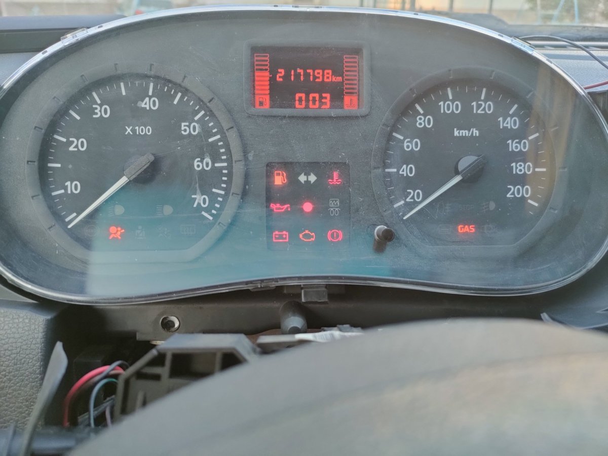 Индикаторы на панели приборов Renault Logan 2