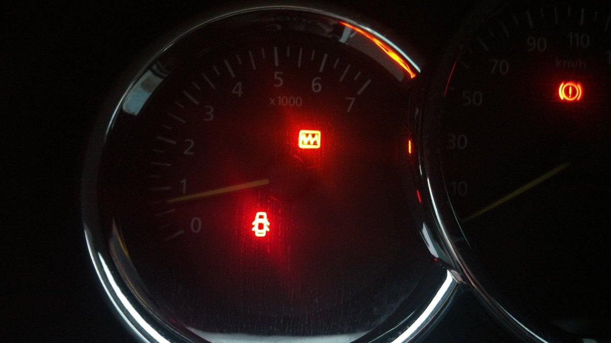 Индикаторы приборной панели Рено Логан 2