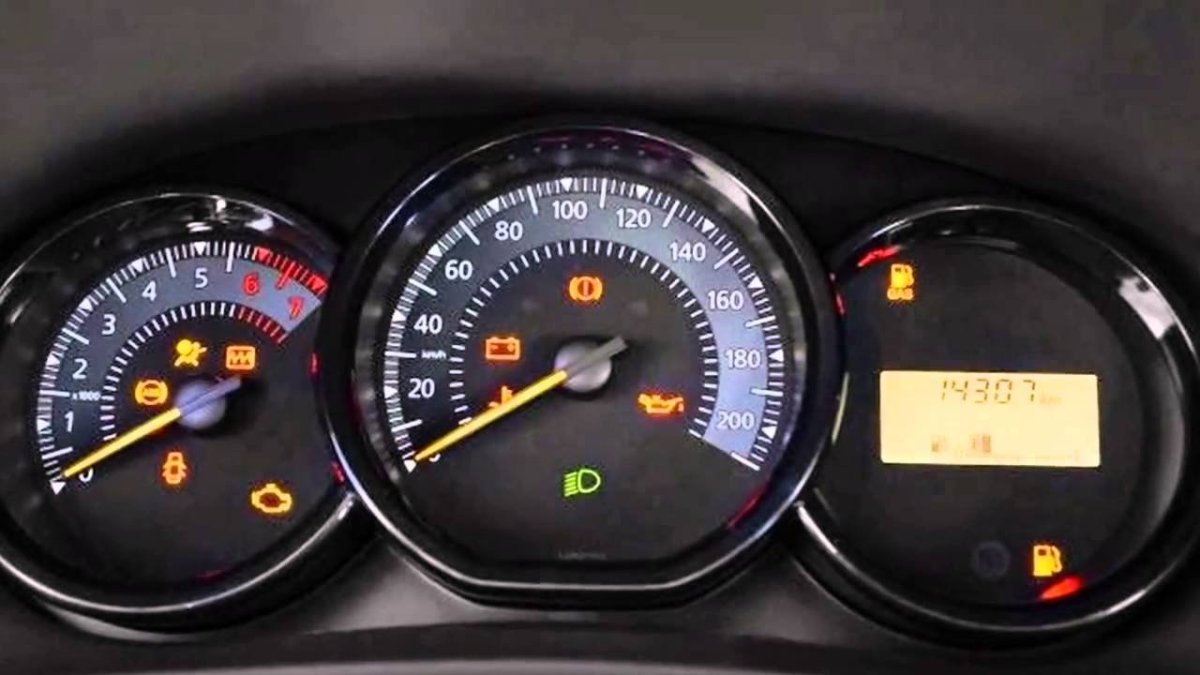 Приборка Рено Логан 2