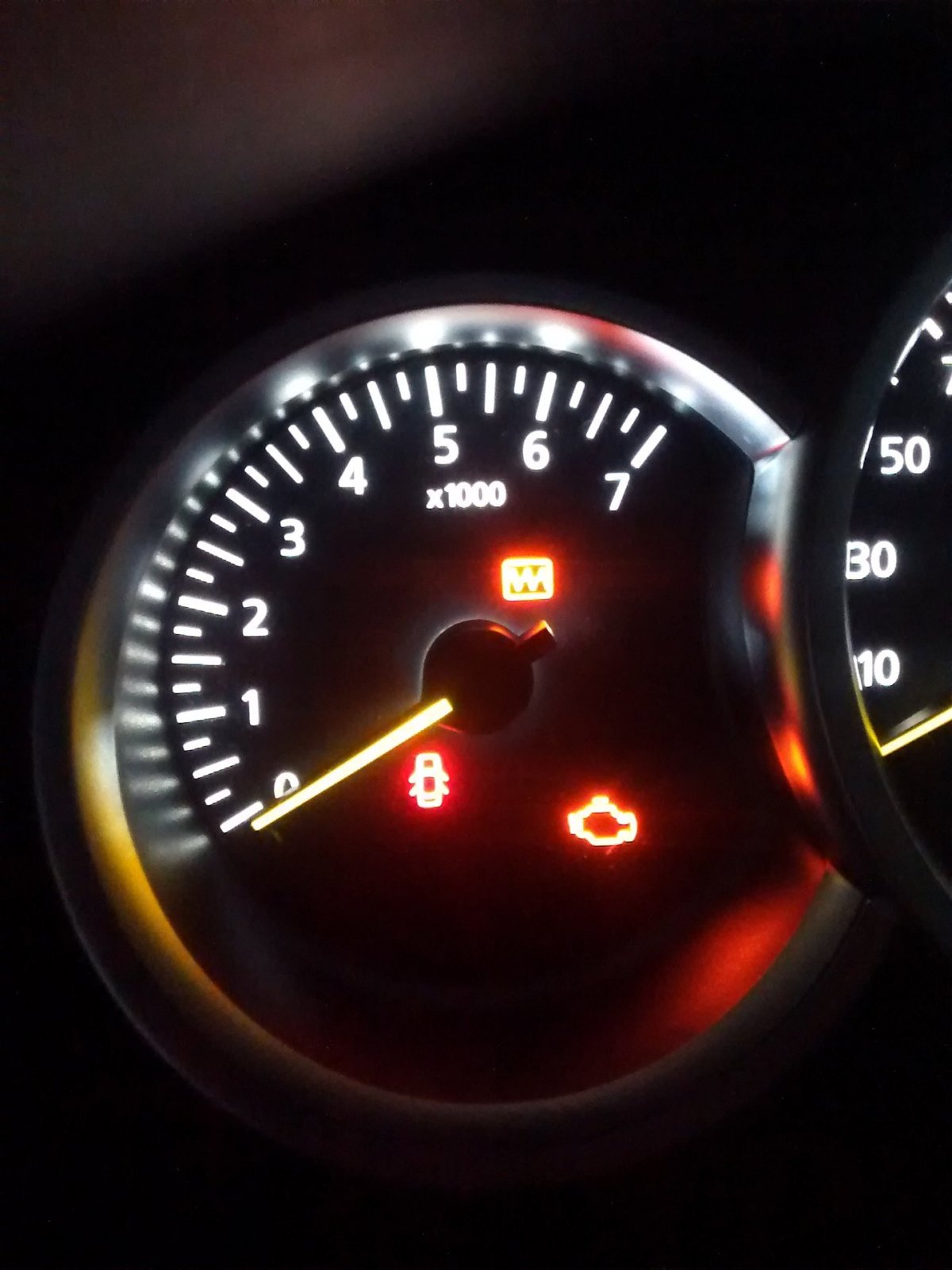 Рено Логан 2013 чеки в панели приборов