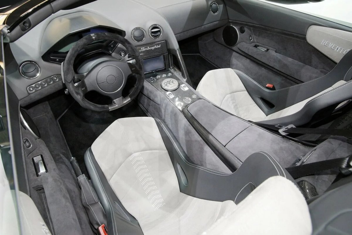 Ламборджини Ревентон родстер