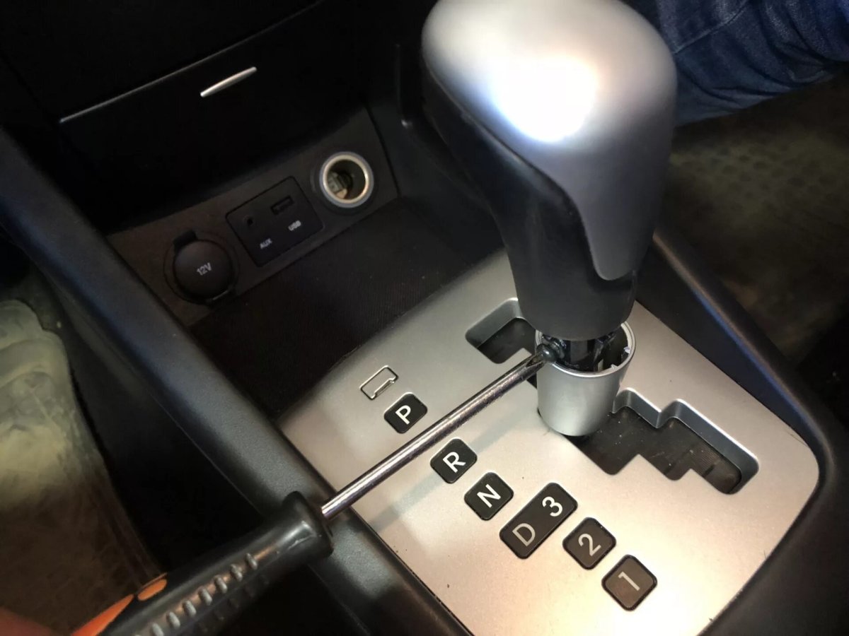 Рычаг АКПП Тойота хайлендер 2012 год