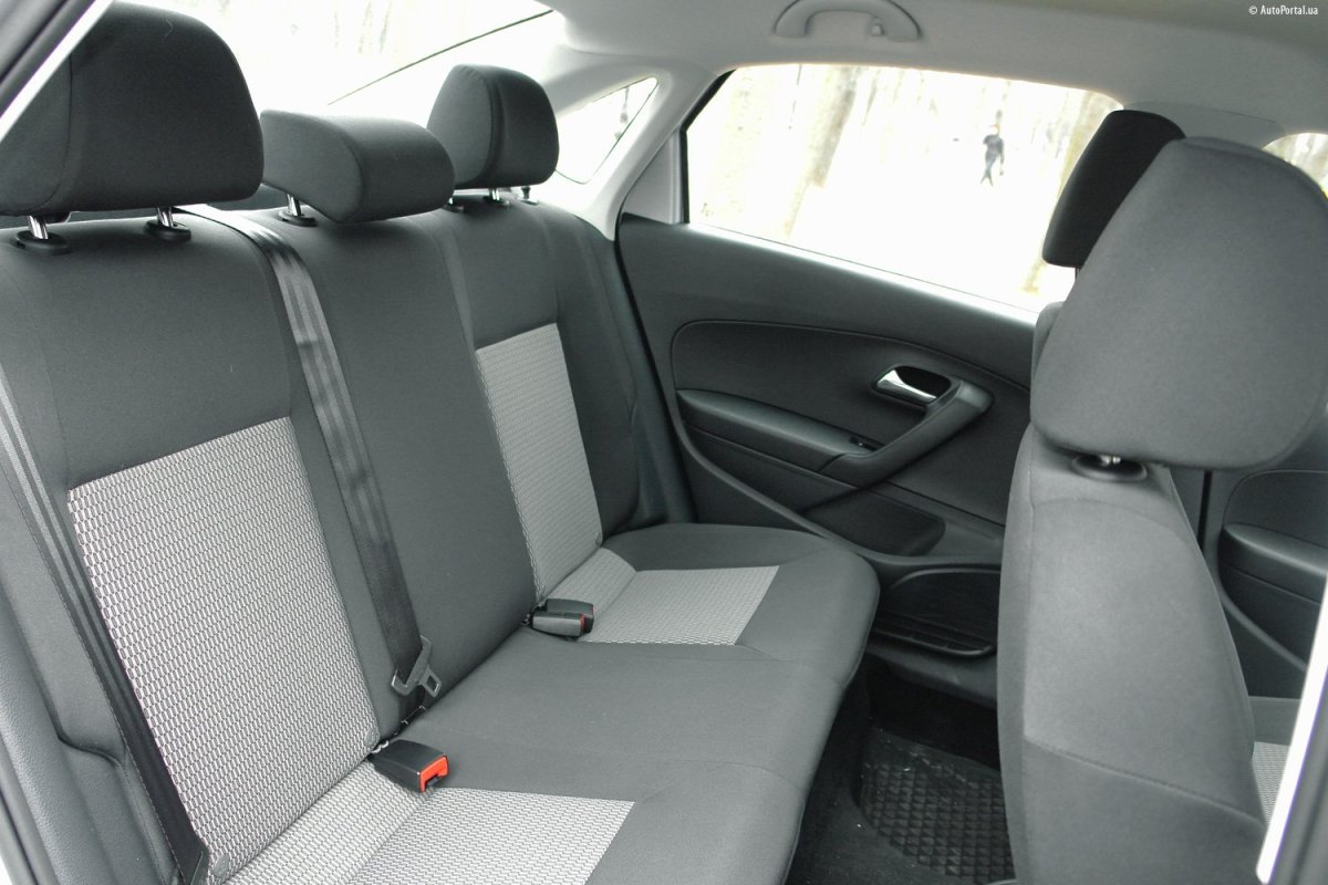 Салон Фольксваген поло седан сзади