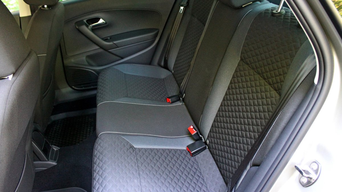 Поло седан салон сзади