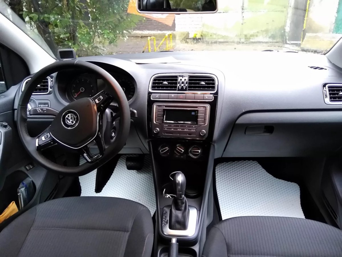 Фольксваген поло седан 2017 салон