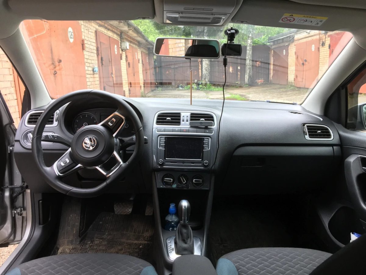 Фольксваген поло 2022 седан салон