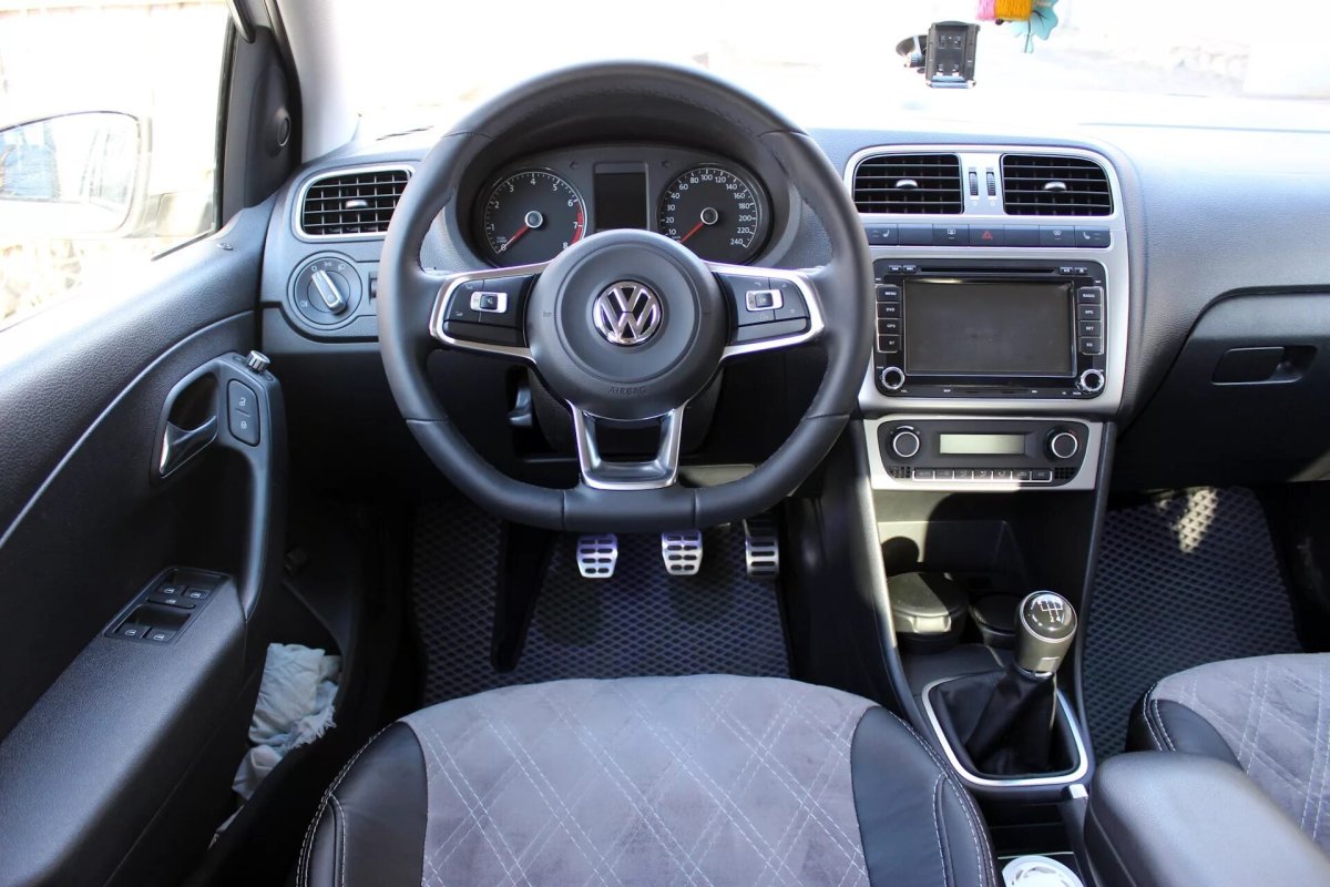 Поло седан 2022 салон