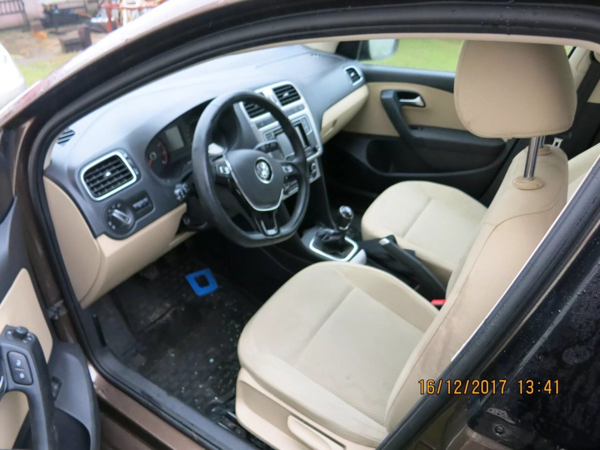 Поло седан светлый салон