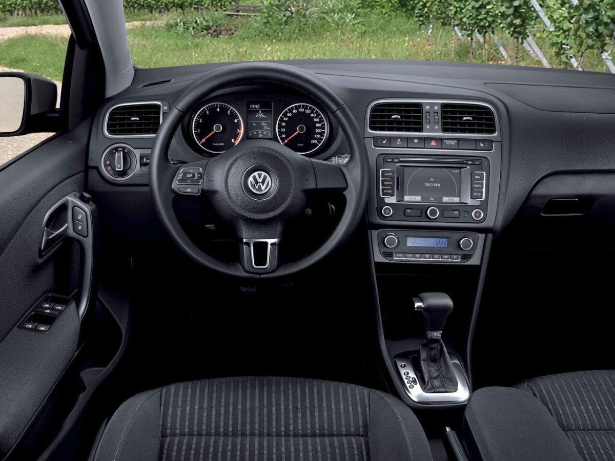 Volkswagen Polo mk5 салон