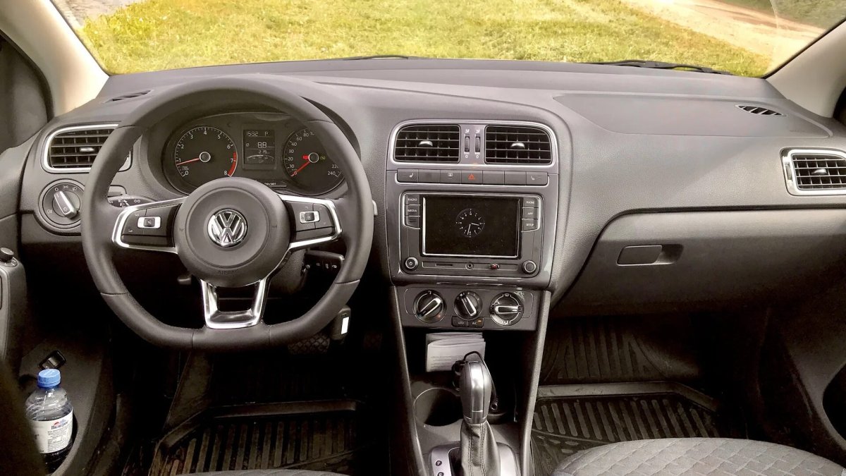 Фольксваген поло седан 2010 салон