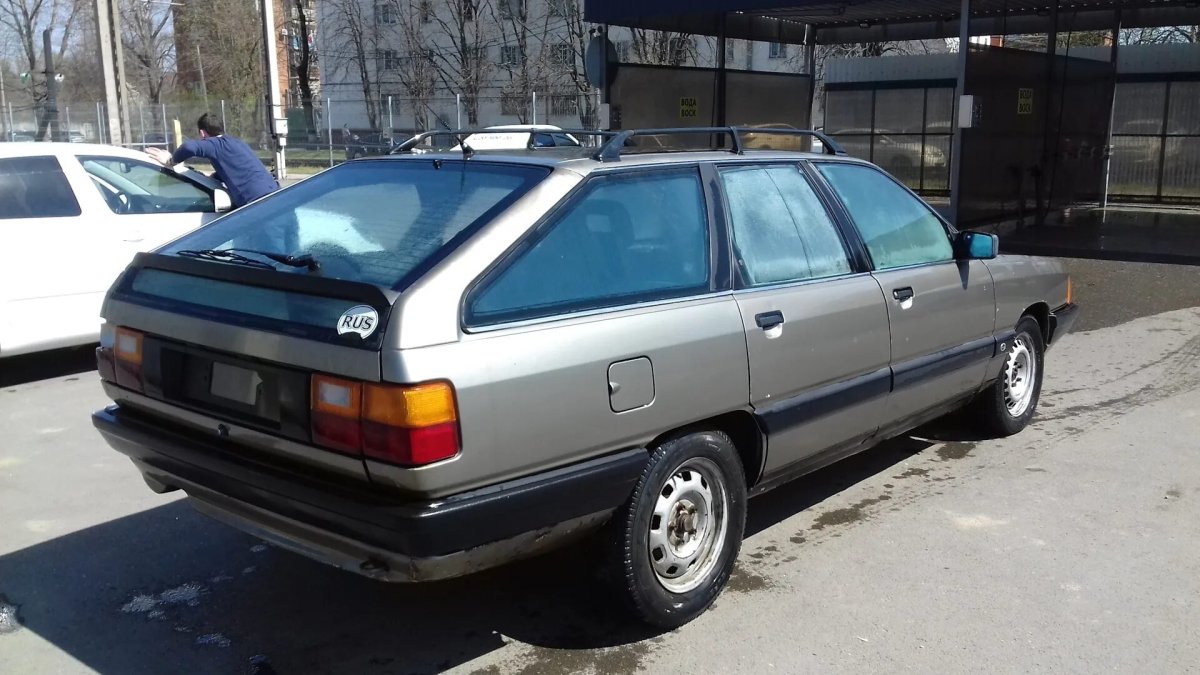 Ауди 100 44 Авант